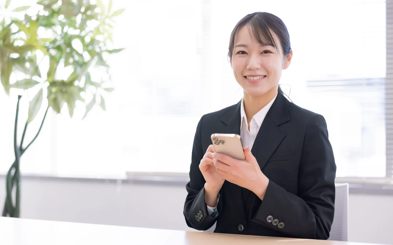 SNSマーケターの求人画像